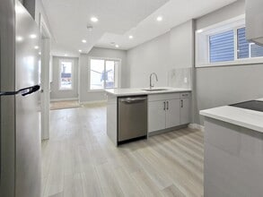 442 Carringvue Grove NW in Calgary, AB - Building Photo - Building Photo