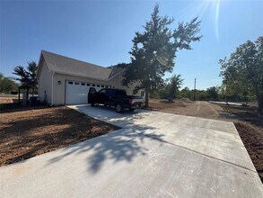 1353 Red Town Rd in Elgin, TX - Building Photo - Building Photo