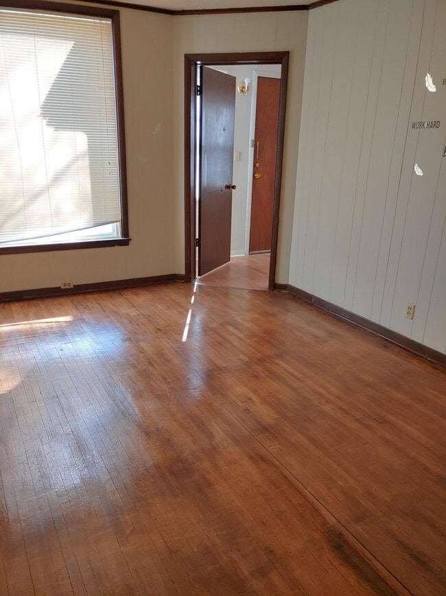 212 N 4th St, Unit (Front) in Rockford, IL - Building Photo - Building Photo