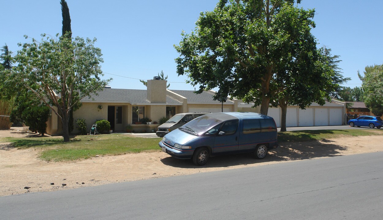 15805 Serrano Rd in Apple Valley, CA - Building Photo