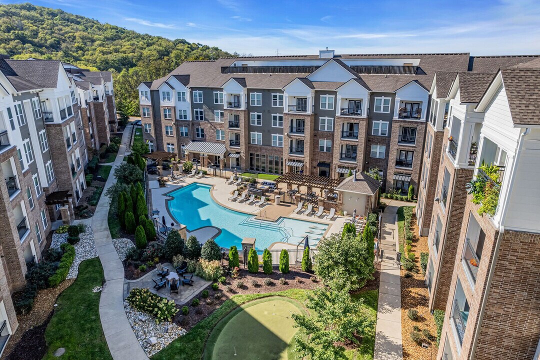 Artessa Apartments in Franklin, TN - Foto de edificio