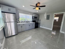 189 SE 27th Pl in Boynton Beach, FL - Building Photo