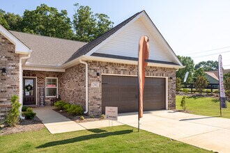 Twin Oaks Townhomes in Madison, AL - Foto de edificio - Building Photo