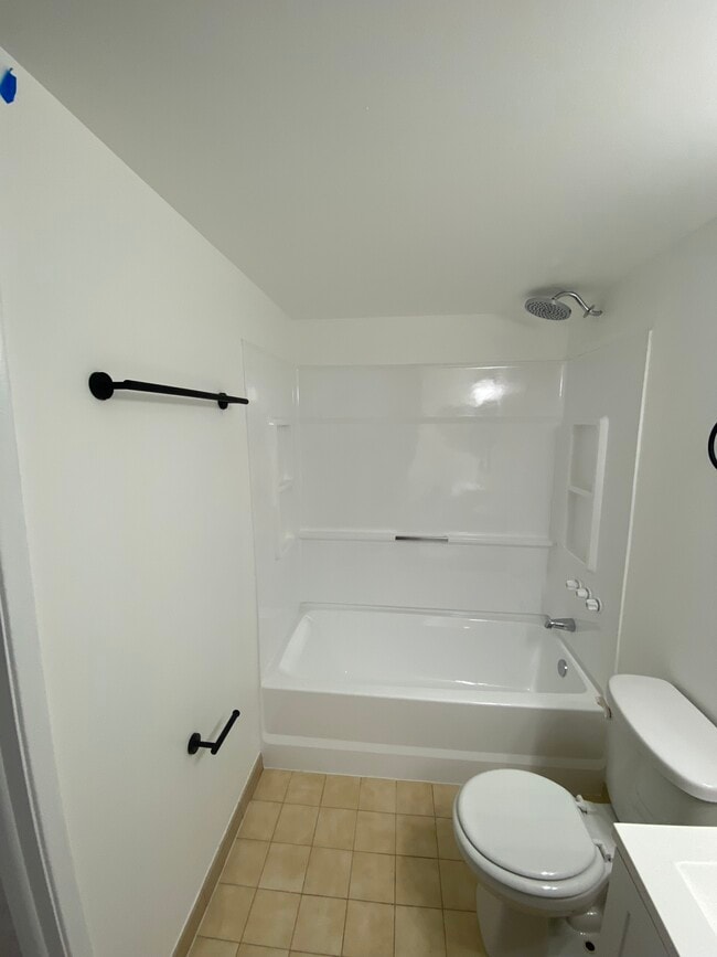 6045 Northwest 186th Street, Unit Apt 310 in Hialeah, FL - Building Photo - Building Photo