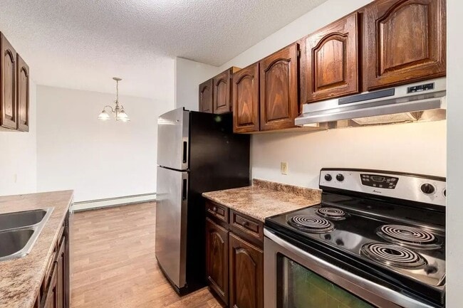 Applewood Village in Calgary, AB - Building Photo - Building Photo