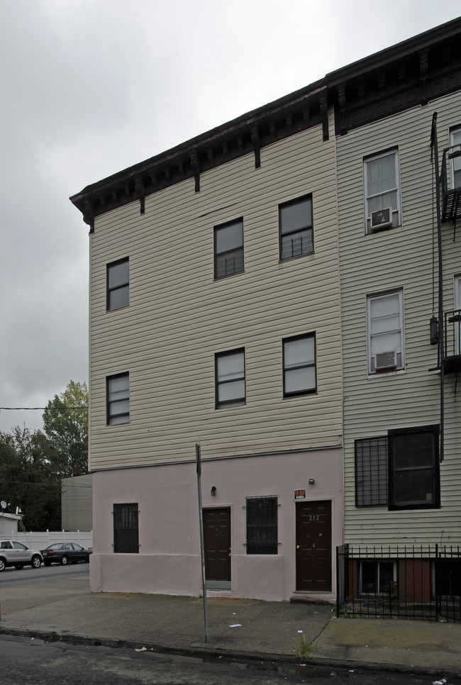 232 Pine St in Jersey City, NJ - Building Photo - Building Photo