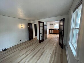 107 Park Ave in Harrison, NY - Building Photo - Building Photo