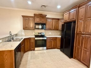 11321 NW 121st Pl in Yukon, OK - Building Photo - Building Photo