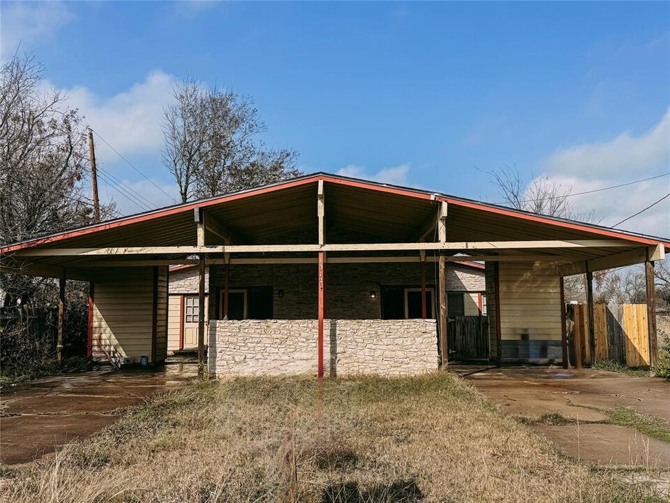 1312 Marshall St in Taylor, TX - Foto de edificio