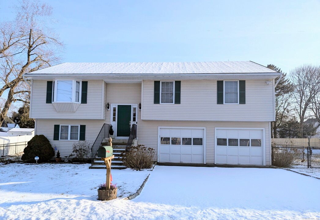 4 President St in Danbury, CT - Foto de edificio