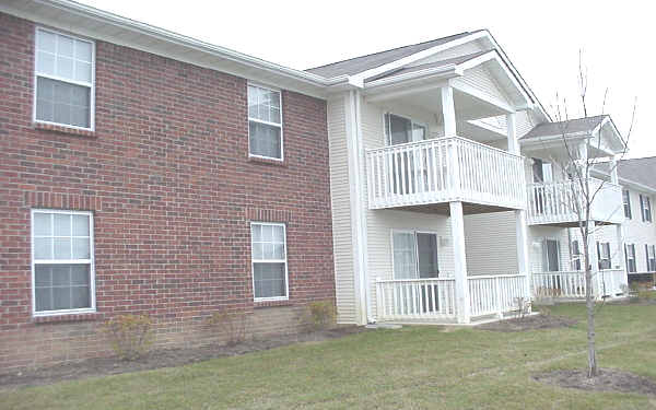 Collier Park Condominiums in Grove City, OH - Building Photo