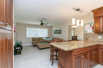 7940 SW 139th Ter in Palmetto Bay, FL - Building Photo - Building Photo