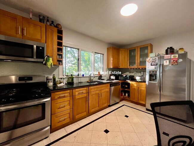 489 Main St, Unit 2