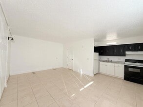 3301 58th Ave S-Unit -301 in St. Petersburg, FL - Building Photo - Building Photo