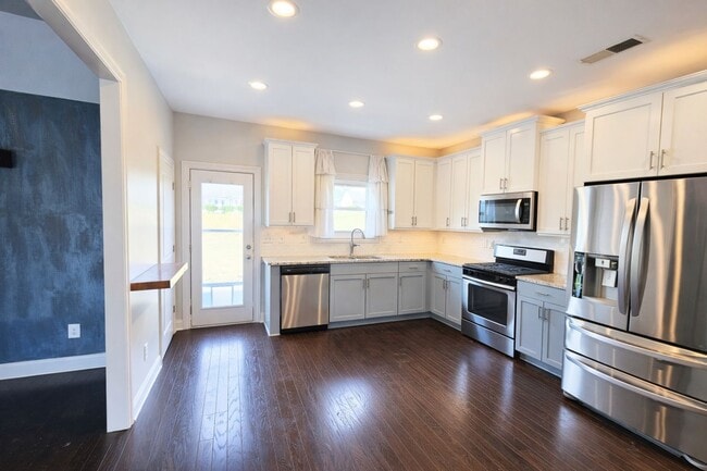 property at 821 Westmoreland Circle Northwest