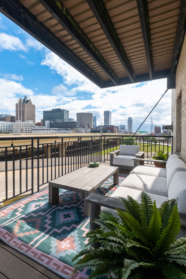 property at 413 N 2nd St
