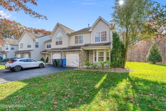 11 Saratoga Ct in Tinton Falls, NJ - Building Photo - Building Photo