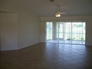 229 NW 1st St in Cape Coral, FL - Foto de edificio - Building Photo