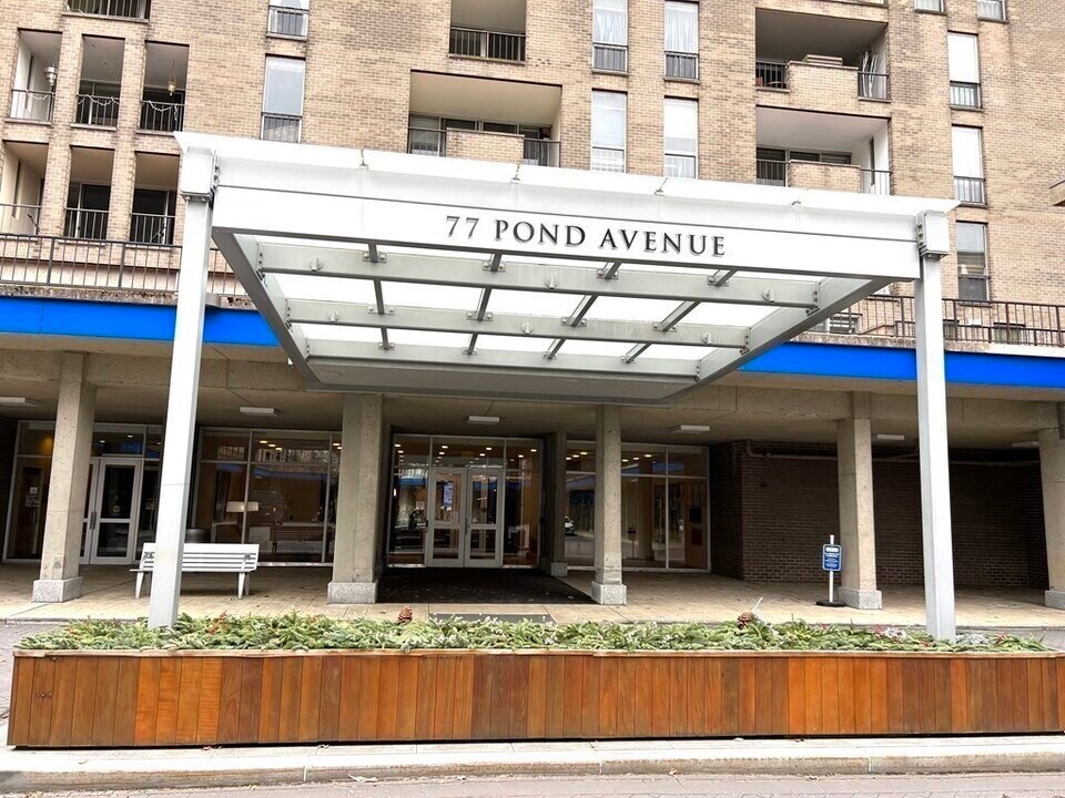 77 Pond Ave, Unit 203 in Brookline, MA - Building Photo