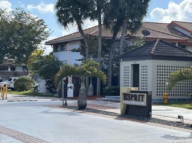 9656 SW 138th Ave in Miami, FL - Foto de edificio - Building Photo