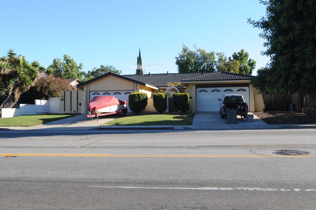 878-880 E Evelyn Ave in Sunnyvale, CA - Building Photo