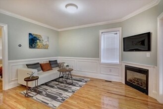120 D St, Unit 1 in Boston, MA - Foto de edificio - Building Photo