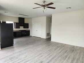 106 Hummingbird Ave in Schulenburg, TX - Building Photo - Building Photo