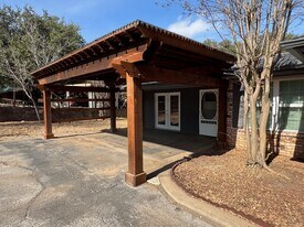5303 Shady Oak Cir in Kingsland, TX - Building Photo