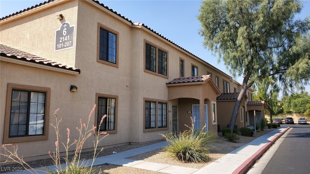 2141 Hussium Hills St in Las Vegas, NV - Building Photo