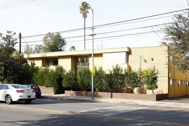 14641 Magnolia Blvd in Van Nuys, CA - Foto de edificio - Primary Photo