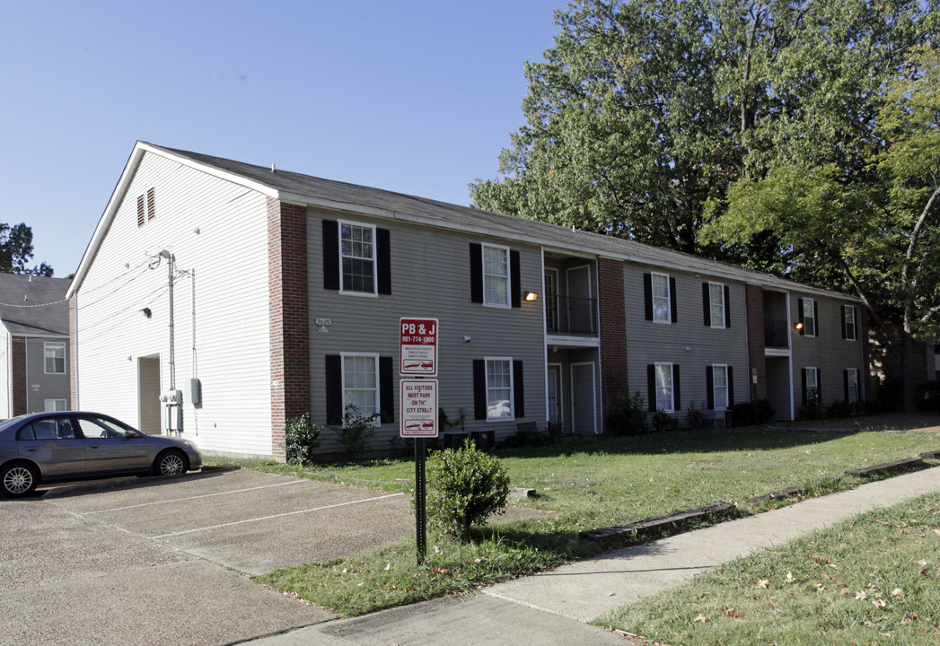 Mynders Manor in Memphis, TN - Building Photo