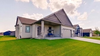 2312 Hart Dr SW in Rochester, MN - Building Photo