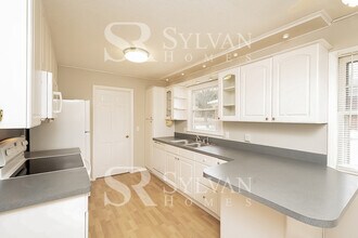 4805 Ferncrest Dr in Greensboro, NC - Building Photo - Building Photo