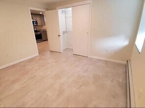 87 Reservoir Ave, Unit #2 in Revere, MA - Foto de edificio - Building Photo