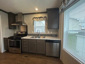 2361 Oakgrove Dr in Fenton, MI - Building Photo - Building Photo