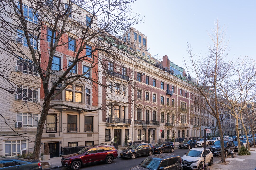 18 W 74th St in New York, NY - Foto de edificio