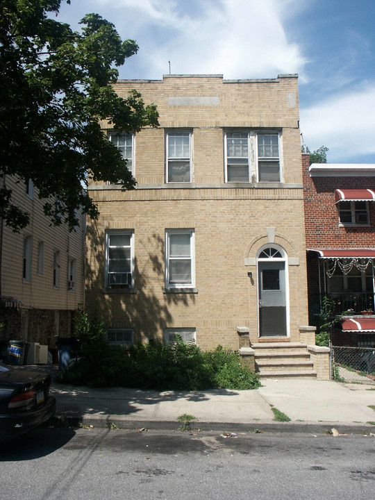 819 Penfield St in Bronx, NY - Building Photo