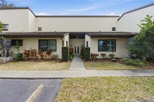 1637 SE Paradise Cir in Crystal River, FL - Building Photo