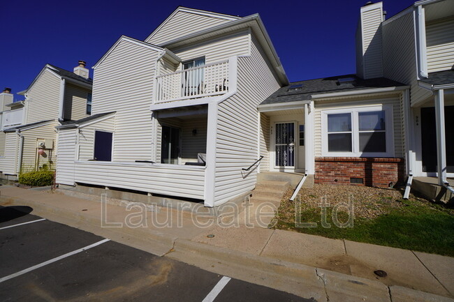 property at 982 S Pitkin Ct