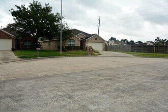 8047 High Hollow Ln in Houston, TX - Building Photo - Building Photo