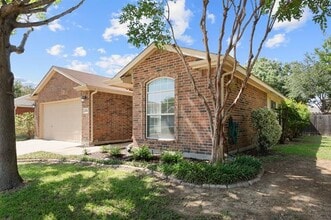712 Pheasant Rd in Saginaw, TX - Foto de edificio - Building Photo