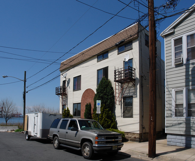 167 W 20th St in Bayonne, NJ - Building Photo - Building Photo