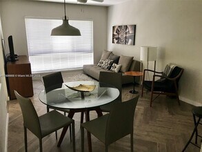 9920 Collins Ave in Bal Harbour, FL - Building Photo - Building Photo