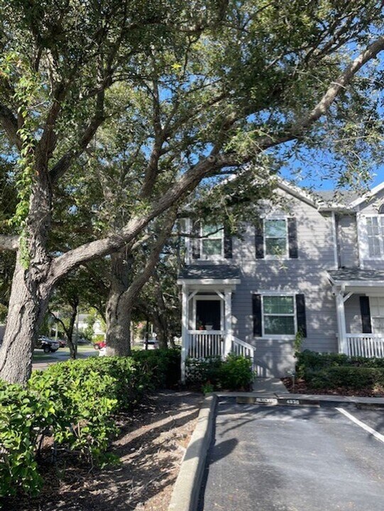 4930 Elizabeth Anne Cir in Tampa, FL - Building Photo
