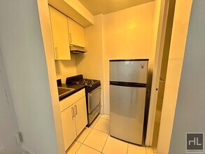 East 61 Street in New York, NY - Building Photo - Building Photo