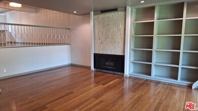 4751 La Villa Marina in Marina Del Rey, CA - Building Photo - Building Photo