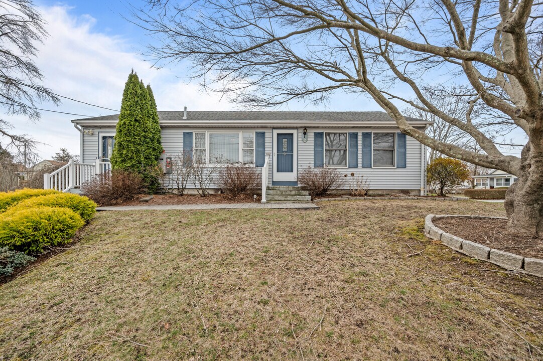 2 Whitney Ave in Old Saybrook, CT - Building Photo