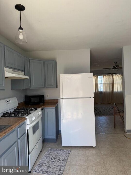 1036 Alcyon Dr in Bellmawr, NJ - Building Photo