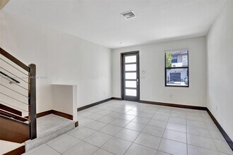16011 NW 91st Ct in Miami Lakes, FL - Building Photo - Building Photo