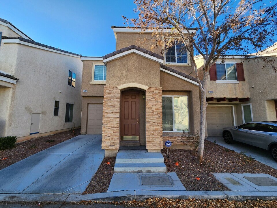 8229 Misty Sage St in Las Vegas, NV - Building Photo